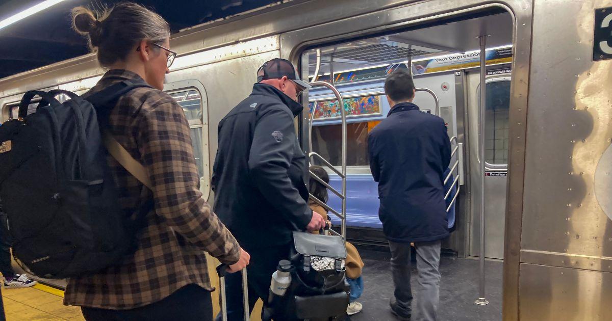 Three Injured in NYC Subway Machete Attack, Suspect Shot Dead by Police