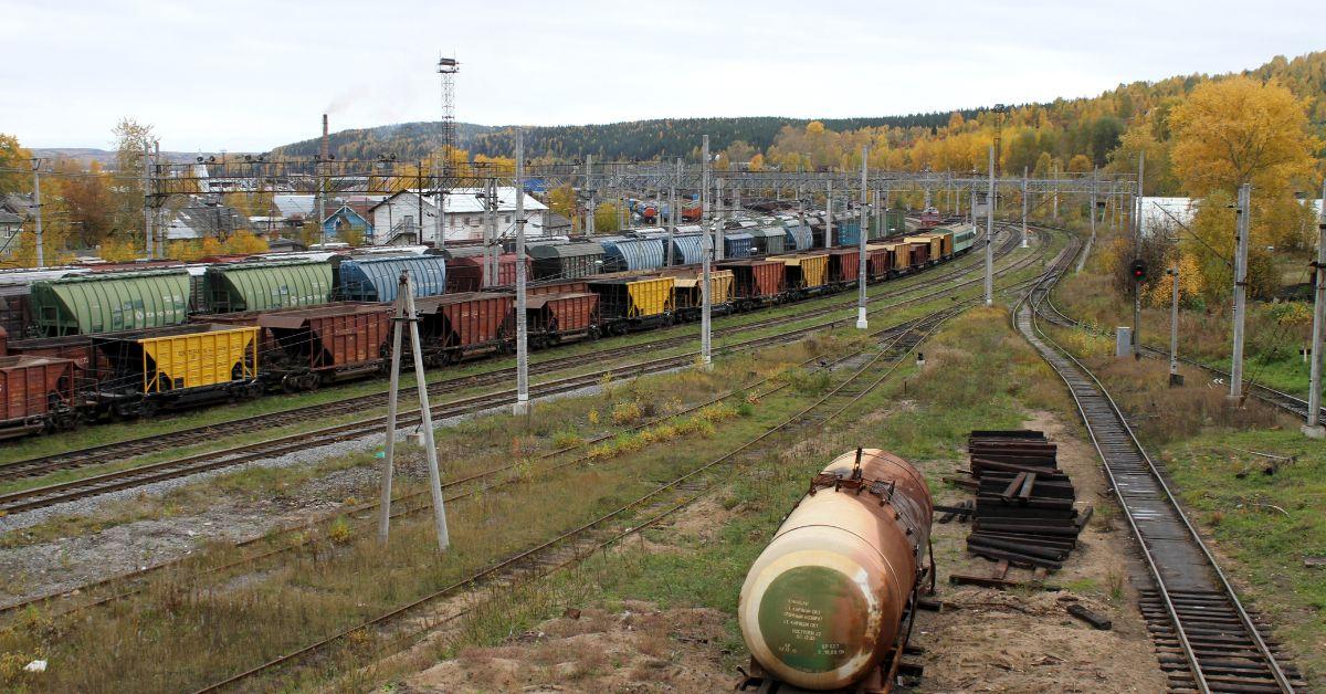 Russia Builds Freight Train Wall to Thwart Ukrainian Counterattack