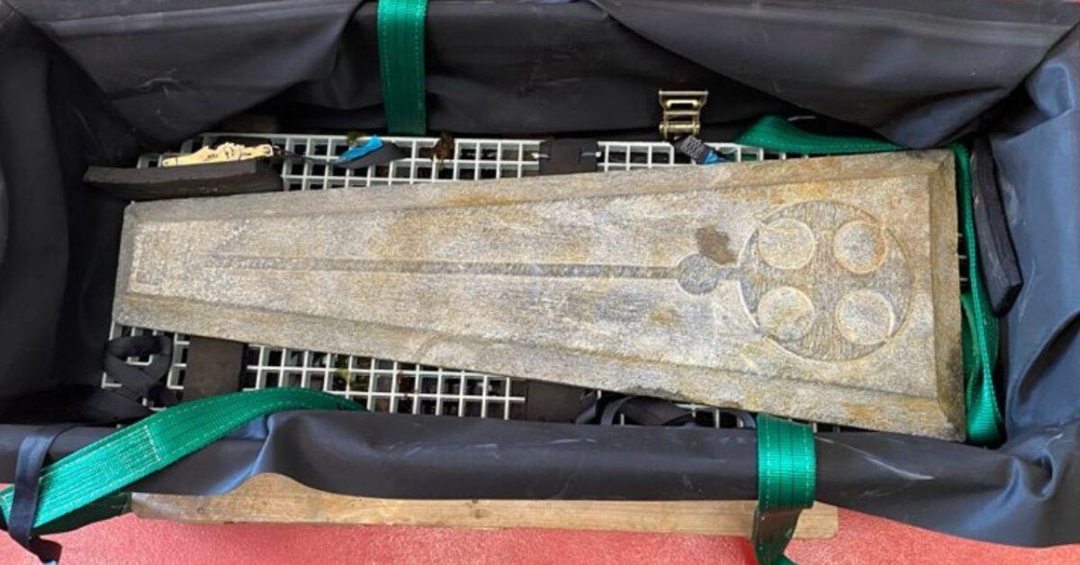 Archeologists Recover 2 Pristine Grave Slabs from Shipwreck 