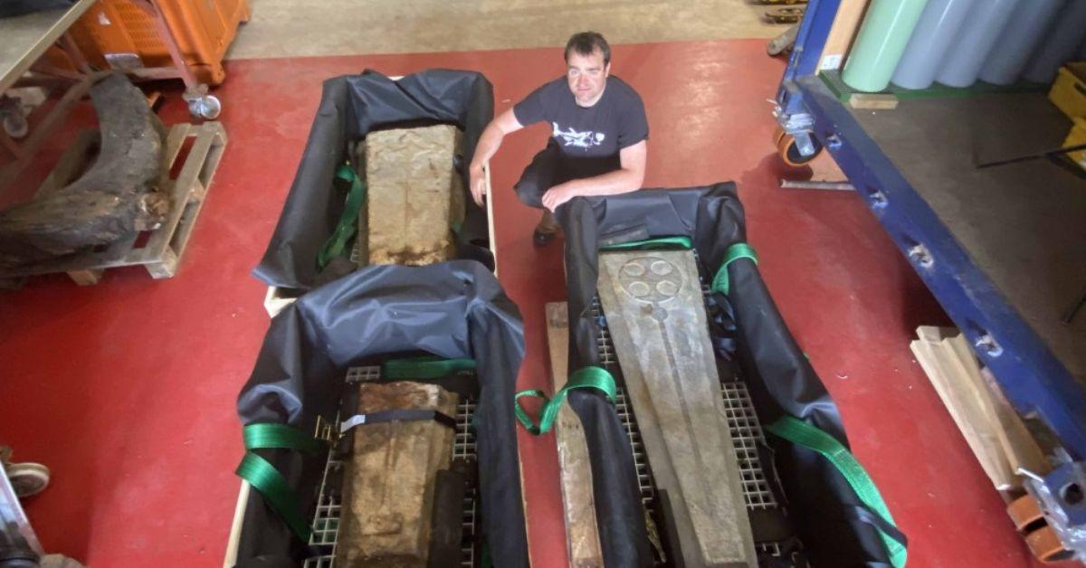 Archeologists Recover 2 Pristine Grave Slabs from Shipwreck 